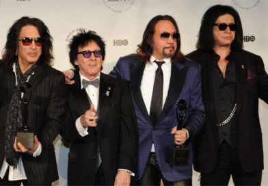 Gene Simmons: Ace Frehley & Peter Criss have been invited on KISS’s final tour